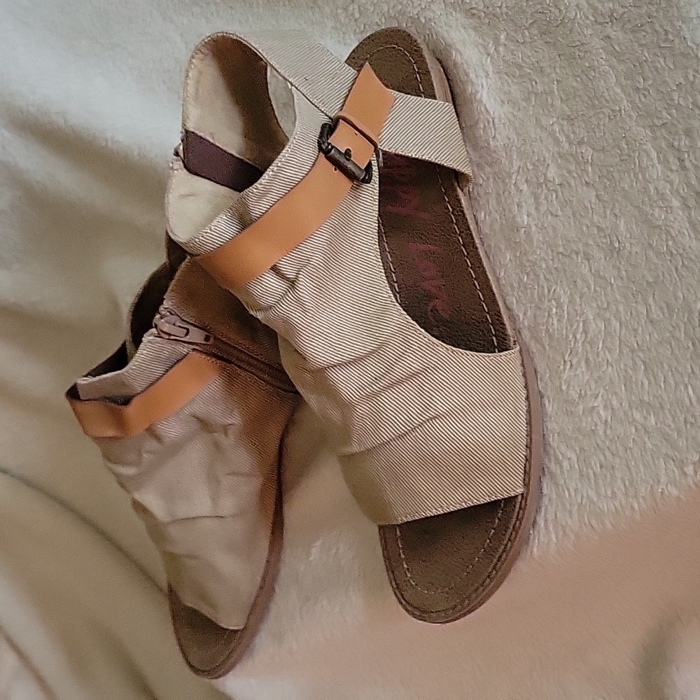 Guppy Love canvas gladiator sandel. Size 9, tan, worn once
